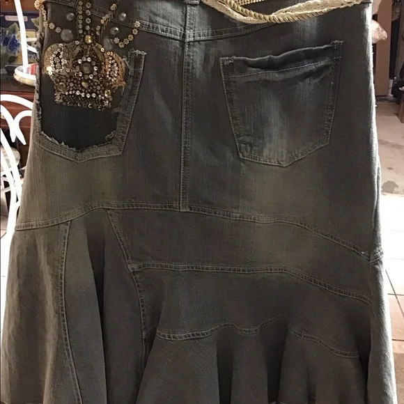 Italian designer denim skirt - Picture 2 of 6